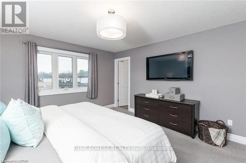 98 Wayside Lane, Southwold (Talbotville), ON - Indoor Photo Showing Bedroom