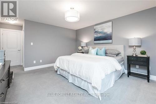 98 Wayside Lane, Southwold (Talbotville), ON - Indoor Photo Showing Bedroom