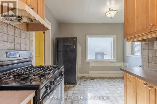 44 Thorold Road E, Welland, ON - Indoor Photo Showing Kitchen