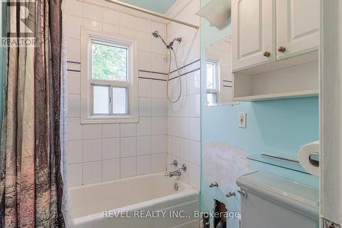 44 Thorold Road E, Welland, ON - Indoor Photo Showing Bathroom