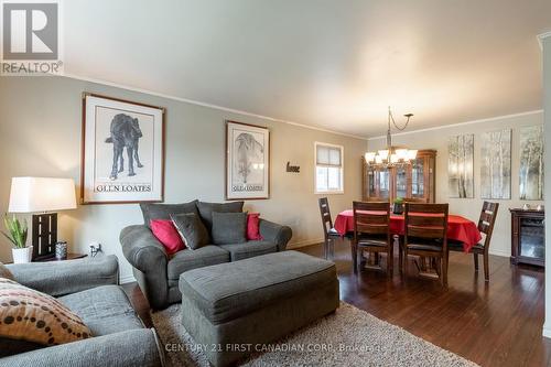 174 Portsmouth Crescent, London, ON - Indoor Photo Showing Living Room