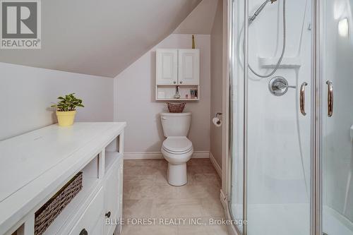 47 Raywood Ave, London, ON - Indoor Photo Showing Bathroom