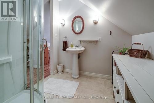 47 Raywood Avenue, London, ON - Indoor Photo Showing Bathroom