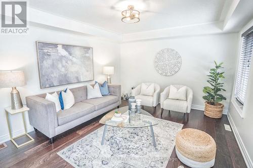 7 Maple Crown Terrace, Barrie, ON - Indoor Photo Showing Living Room