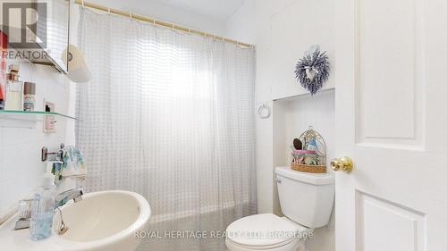 43 Gladstone Avenue, Oshawa, ON - Indoor Photo Showing Bathroom
