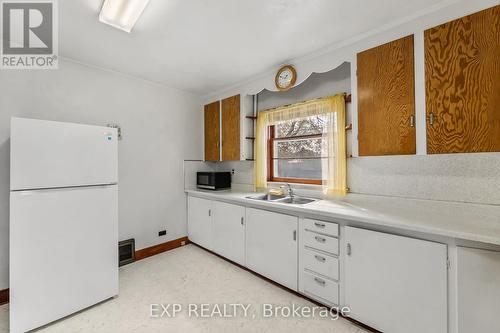 487 King George Street, Peterborough, ON - Indoor Photo Showing Kitchen With Double Sink