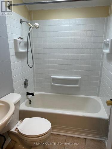 170 College Street W, Belleville, ON - Indoor Photo Showing Bathroom