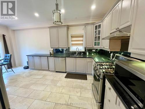 3274 Pringle Place, Mississauga, ON - Indoor Photo Showing Kitchen