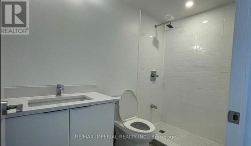 2707 - 2033 Kennedy Road, Toronto, ON - Indoor Photo Showing Bathroom