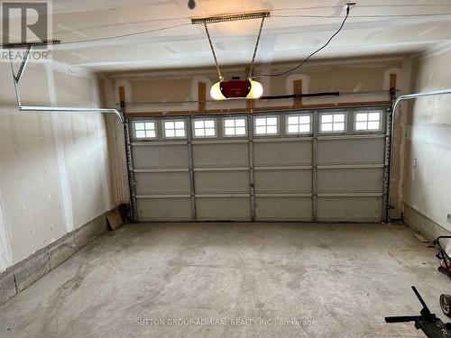 47 Township Avenue, Richmond Hill, ON - Indoor Photo Showing Garage