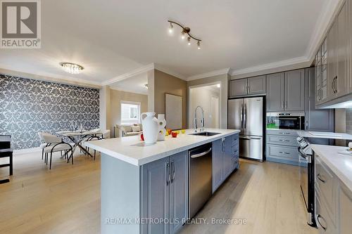 14 Orr Drive, Bradford West Gwillimbury, ON - Indoor Photo Showing Kitchen With Upgraded Kitchen