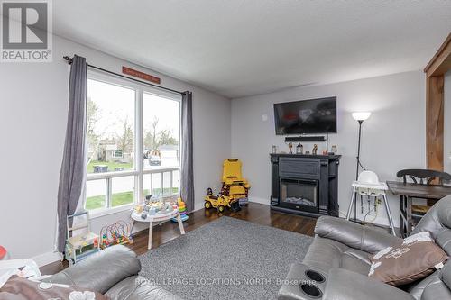 31 Courtice Crescent, Collingwood, ON - Indoor Photo Showing Living Room With Fireplace
