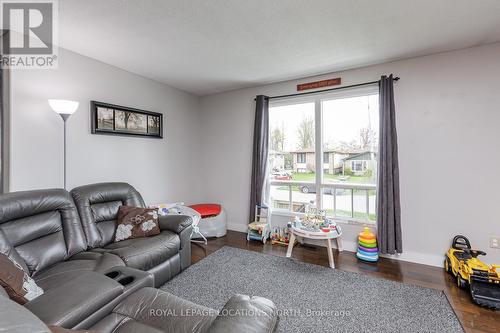 31 Courtice Crescent, Collingwood, ON - Indoor Photo Showing Living Room