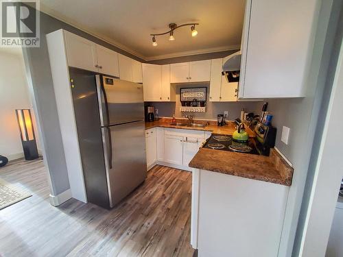 10209 17 Street Unit# 113, Dawson Creek, BC - Indoor Photo Showing Kitchen With Double Sink