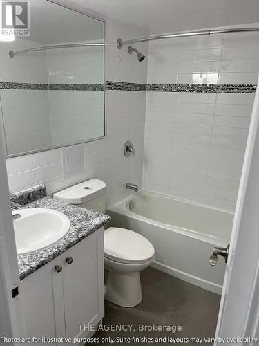 611 - 34 Carscadden Drive, Toronto, ON - Indoor Photo Showing Bathroom