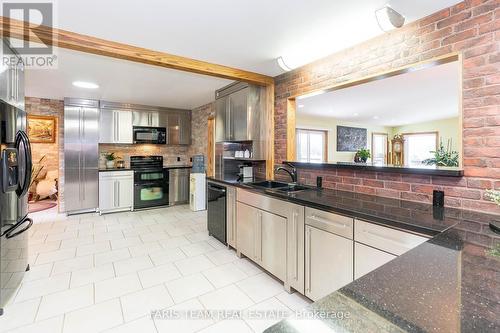 2866 20Th Sideroad, New Tecumseth, ON - Indoor Photo Showing Kitchen With Double Sink