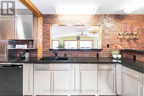 2866 20Th Sideroad, New Tecumseth, ON - Indoor Photo Showing Kitchen