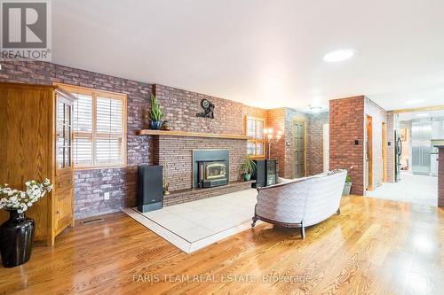 2866 20Th Sideroad, New Tecumseth, ON - Indoor Photo Showing Living Room With Fireplace