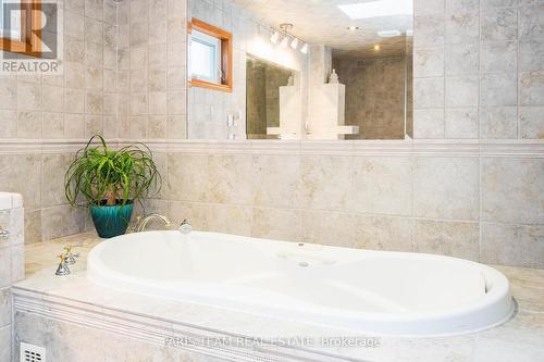 2866 20Th Sideroad, New Tecumseth, ON - Indoor Photo Showing Bathroom