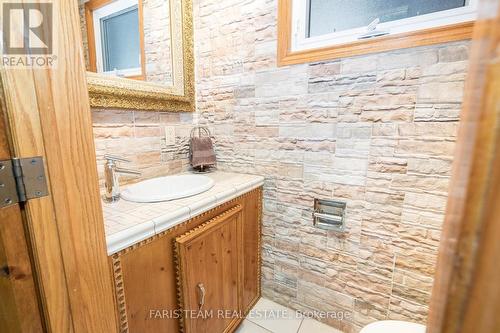 2866 20Th Sideroad, New Tecumseth, ON - Indoor Photo Showing Bathroom