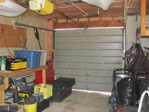 1802 28 Crescent, Vernon, BC - Indoor Photo Showing Garage