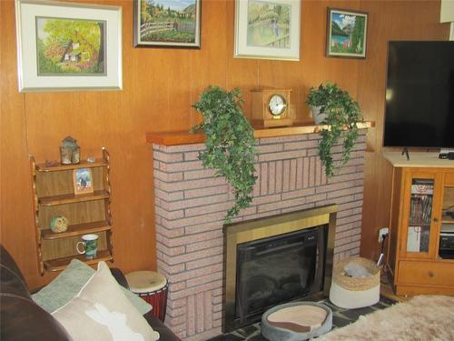 1802 28 Crescent, Vernon, BC - Indoor With Fireplace
