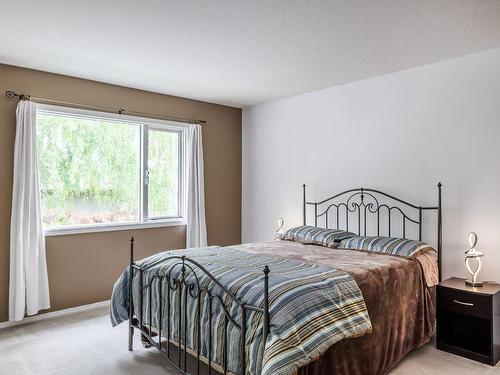 2-555 Glenmeadows Road, Kelowna, BC - Indoor Photo Showing Bedroom