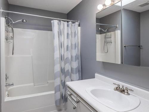 2-555 Glenmeadows Road, Kelowna, BC - Indoor Photo Showing Bathroom