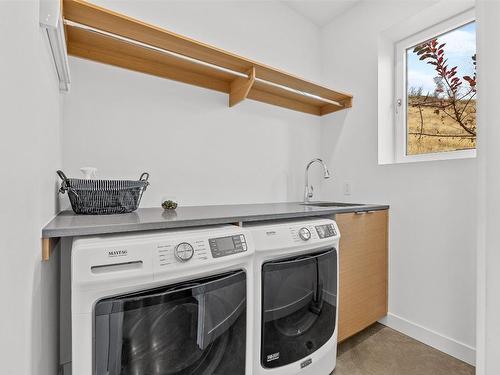 55 Ranchland Place, Coldstream, BC - Indoor Photo Showing Laundry Room