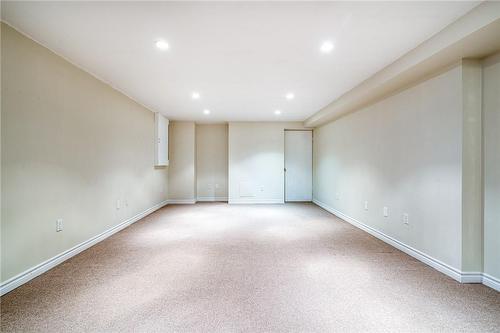 93 Hepburn Crescent, Hamilton, ON - Indoor Photo Showing Bedroom