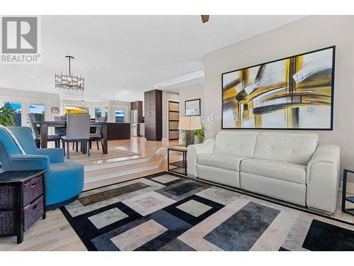 2663 Paula Road, West Kelowna, BC - Indoor Photo Showing Living Room