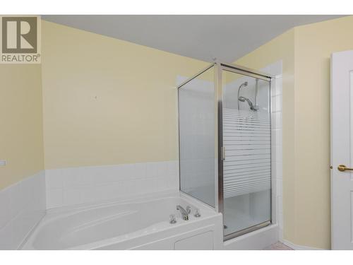 680 Valley Road Unit# 83, Kelowna, BC - Indoor Photo Showing Bathroom