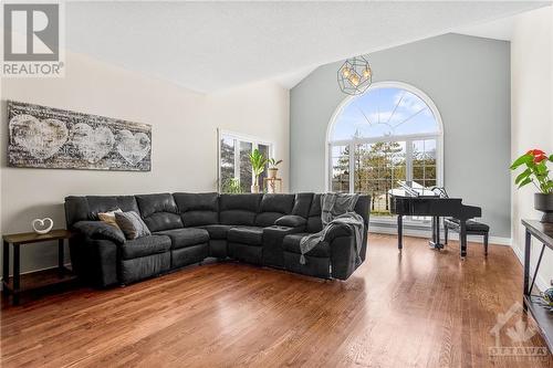 1409 Gauthier Street, Ottawa, ON - Indoor Photo Showing Living Room