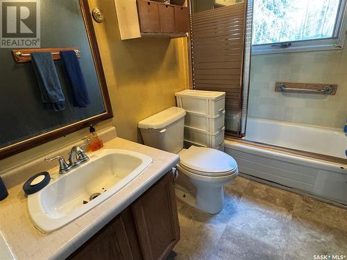 613 Niskemin Drive, Lac La Ronge, SK - Indoor Photo Showing Bathroom