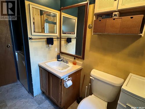 613 Niskemin Drive, Lac La Ronge, SK - Indoor Photo Showing Bathroom