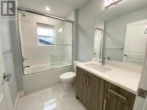 722 Coopland Crescent Unit# 3, Kelowna, BC - Indoor Photo Showing Bathroom
