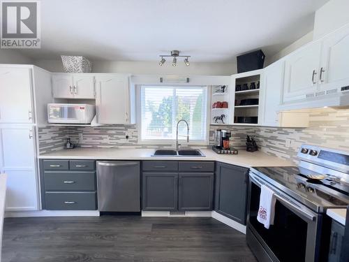 1634 Carmi Avenue Unit# 149, Penticton, BC - Indoor Photo Showing Kitchen With Double Sink