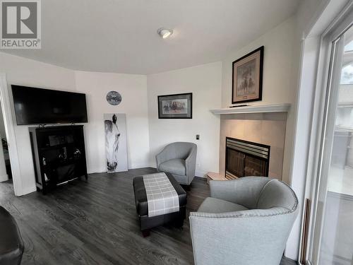 1634 Carmi Avenue Unit# 149, Penticton, BC - Indoor Photo Showing Living Room With Fireplace