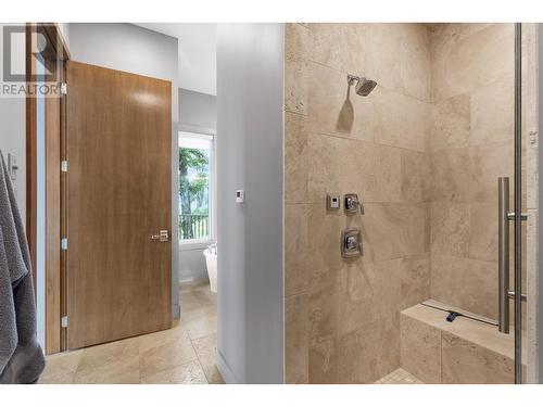 168 Skyland Drive, Kelowna, BC - Indoor Photo Showing Bathroom
