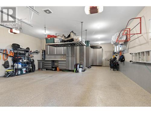 168 Skyland Drive, Kelowna, BC - Indoor Photo Showing Garage