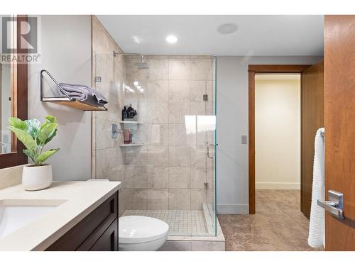 168 Skyland Drive, Kelowna, BC - Indoor Photo Showing Bathroom