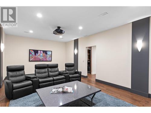 168 Skyland Drive, Kelowna, BC - Indoor Photo Showing Living Room