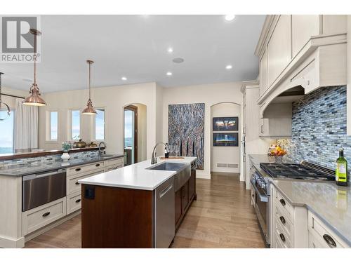 168 Skyland Drive, Kelowna, BC - Indoor Photo Showing Kitchen With Upgraded Kitchen