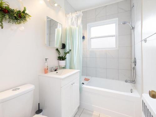 Bathroom - 889  - 893 Boul. Alexis-Nihon, Montréal (Saint-Laurent), QC - Indoor Photo Showing Bathroom