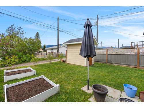 310 8Th Avenue, Castlegar, BC - Outdoor With Backyard