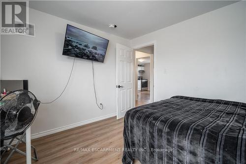 301 Wallace Avenue S, Welland, ON - Indoor Photo Showing Bedroom