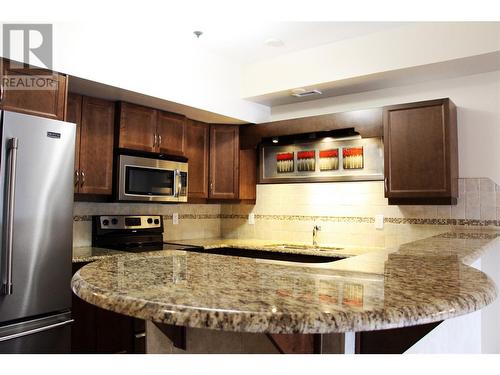 7922 Okanagan Landing Road Unit# 502, Vernon, BC - Indoor Photo Showing Kitchen