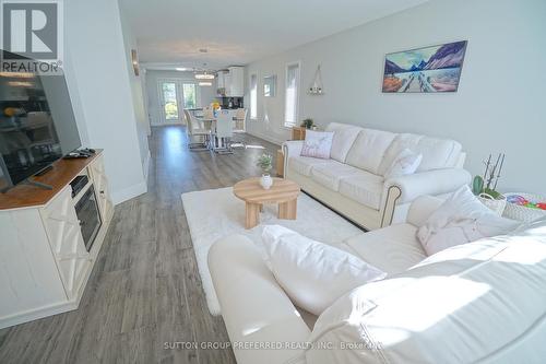 649 Inverness Avenue, London, ON - Indoor Photo Showing Living Room