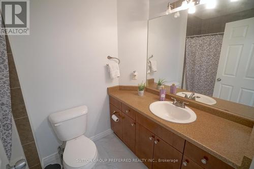 649 Inverness Avenue, London, ON - Indoor Photo Showing Bathroom