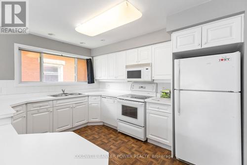 354 Cheapside Street, London, ON - Indoor Photo Showing Kitchen With Double Sink